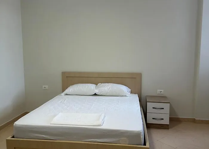 Velora Stays- Beachfront Apartmán Golem (Tirana)