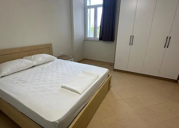 Velora Stays- Beachfront Apartmán Golem (Tirana)