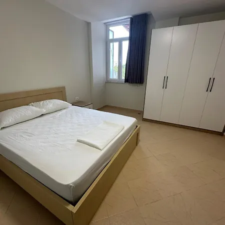 Nestivo Lejlighed Golem (Tirana)