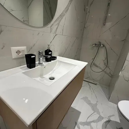 Velora Stays- Beachfront * Golem (Tirana)