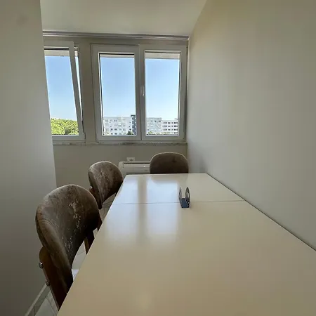 Velora Stays- Beachfront *