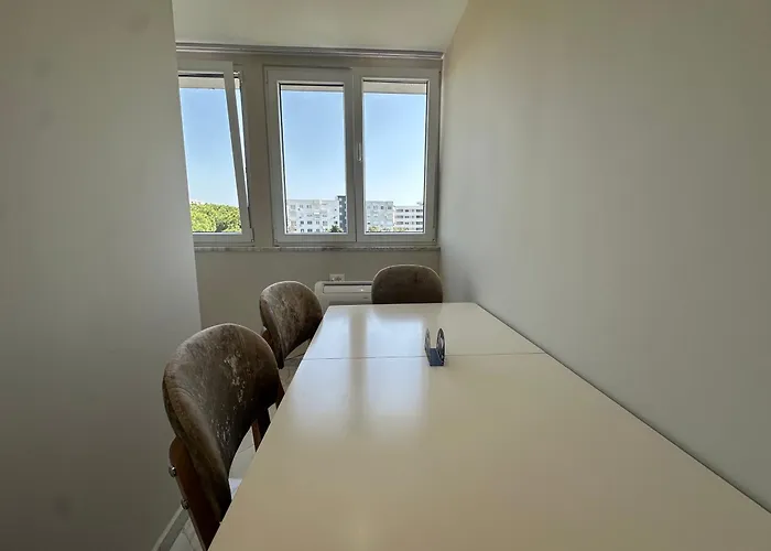 Velora Stays- Beachfront *